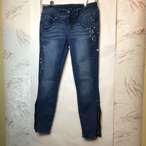 BEBE STRETCH DENIM DISTRESSED JEANS SIZE 29